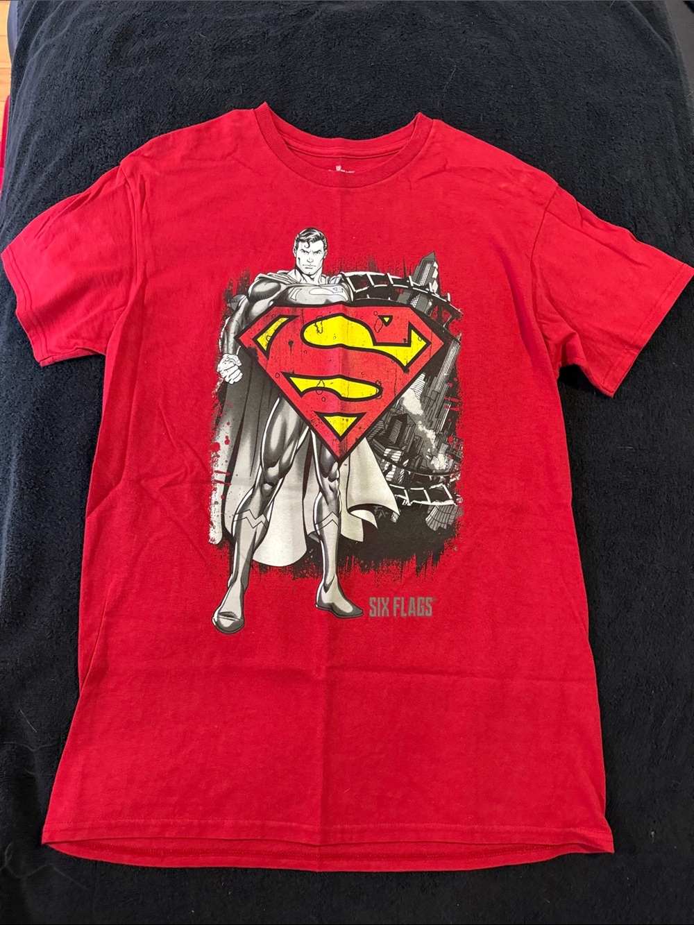 Six Flags Superman Graphic Tee - Men's Red Crewneck